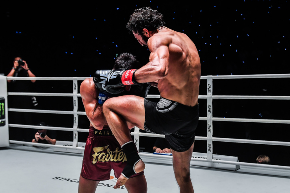 复仇马拉特卫冕羽量级踢拳世界冠军阿拉佐夫将胜利献给祖父