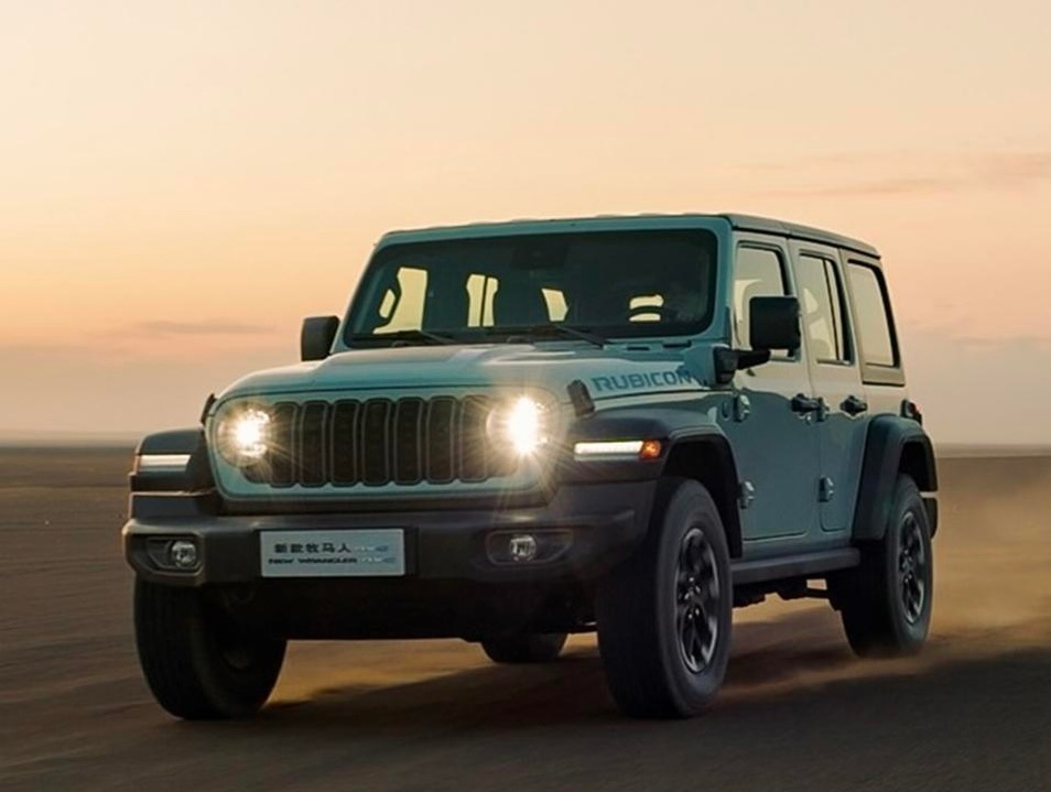 新款jeep牧马人上市换装全新中控大屏售4999万元起