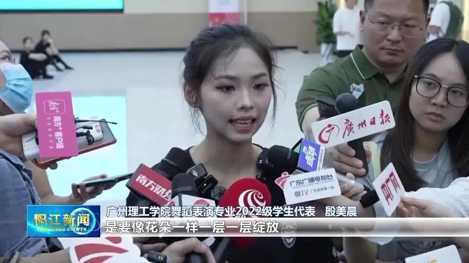 十五运会开幕式节目彩排现场直击 数千群众演员全力冲刺
