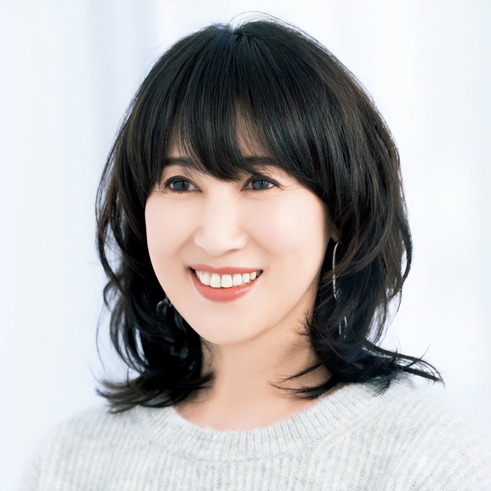 40岁女人发型别瞎烫,认准这11款"减龄"锁骨发,显年轻很洋气