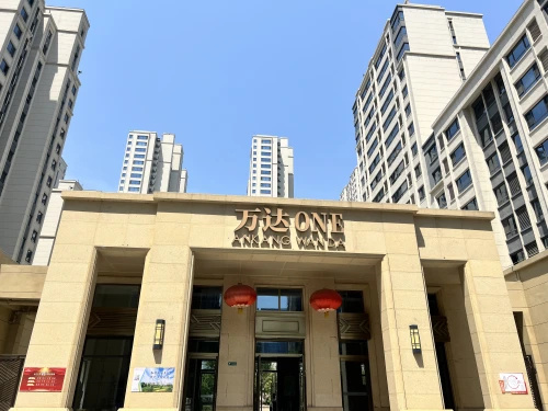 小里帮忙|万达one地下车库内建仓库,高新城管:车位上违建将拆除