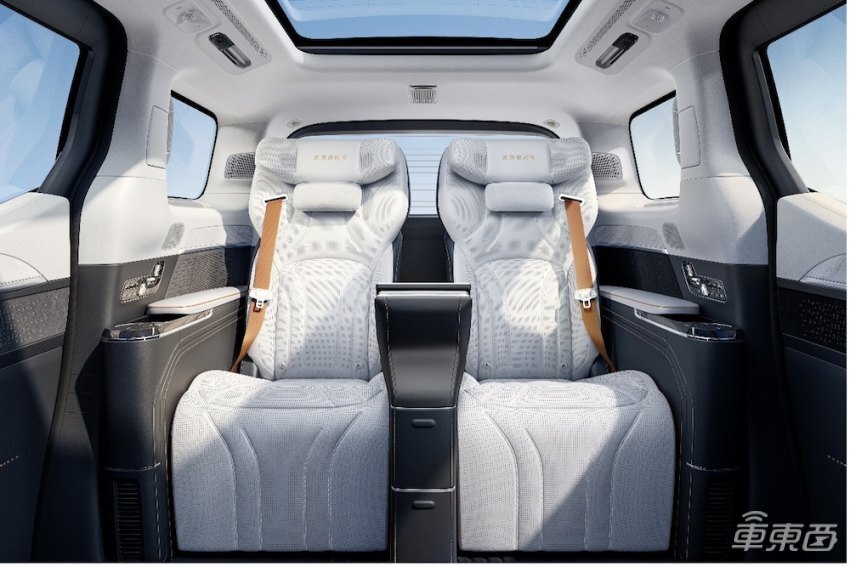 9万元!极氪最贵车型来了,续航702公里,能抢走丰田埃尔法客户吗?