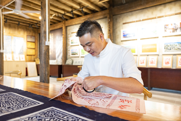 用纸剪活亚运元素台州非遗手艺人献礼亚运