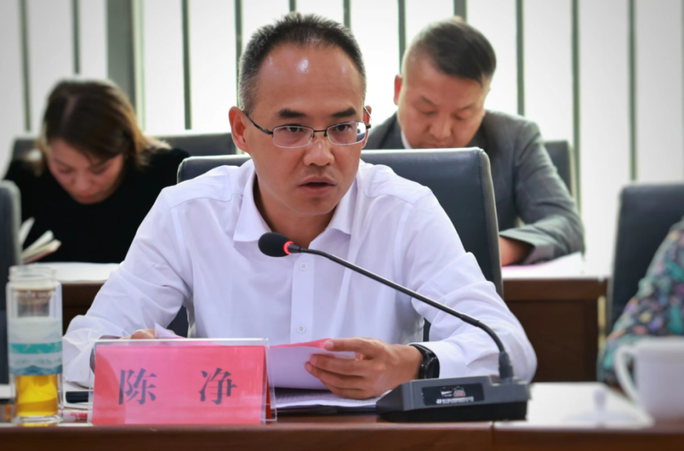 区委书记陈净出席会议并讲话,区委常委,区委宣传部部长李晓云主持会议