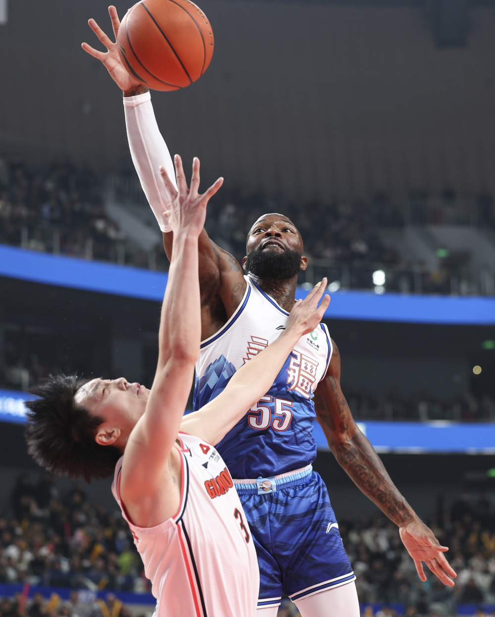 篮球cba常规赛新疆伊力特胜广东华南虎