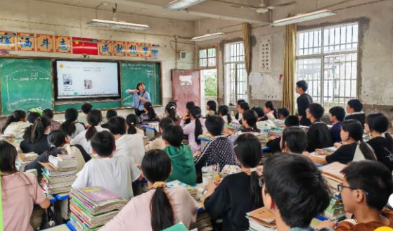 临川三中与青泥中学开展送教活动