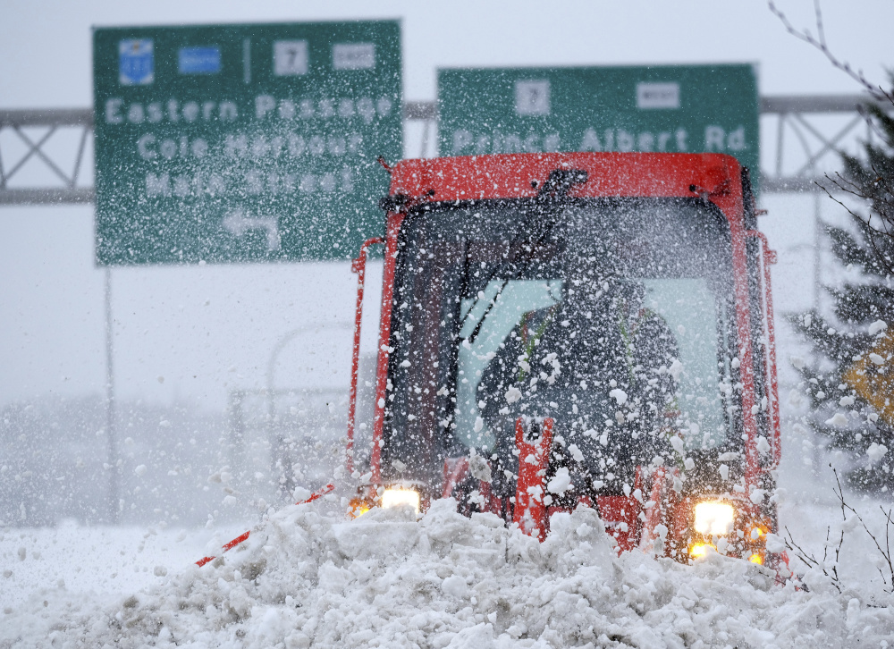 加拿大东部遭遇暴风雪天气