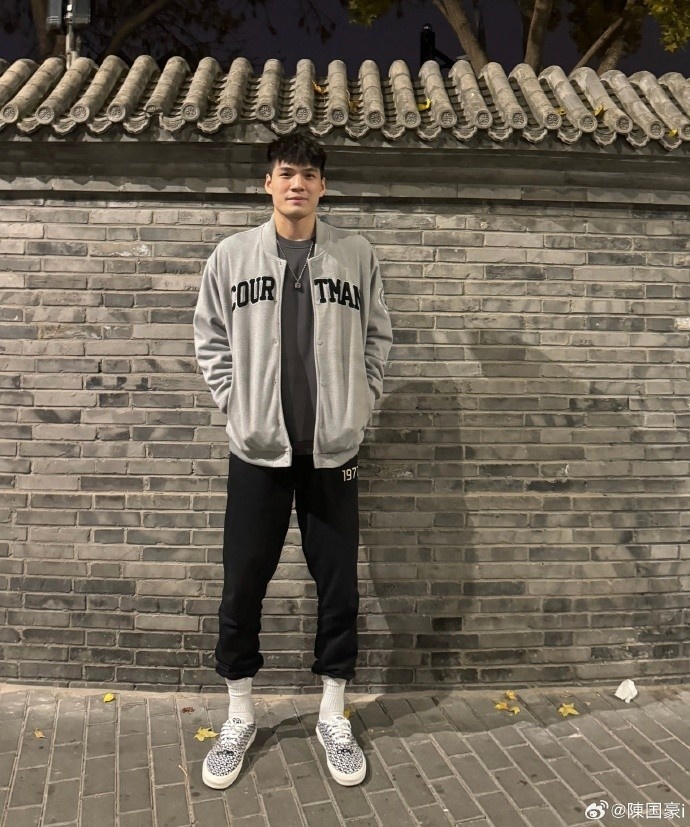 男模气质陈国豪晒日常帅气穿搭:生活碎片