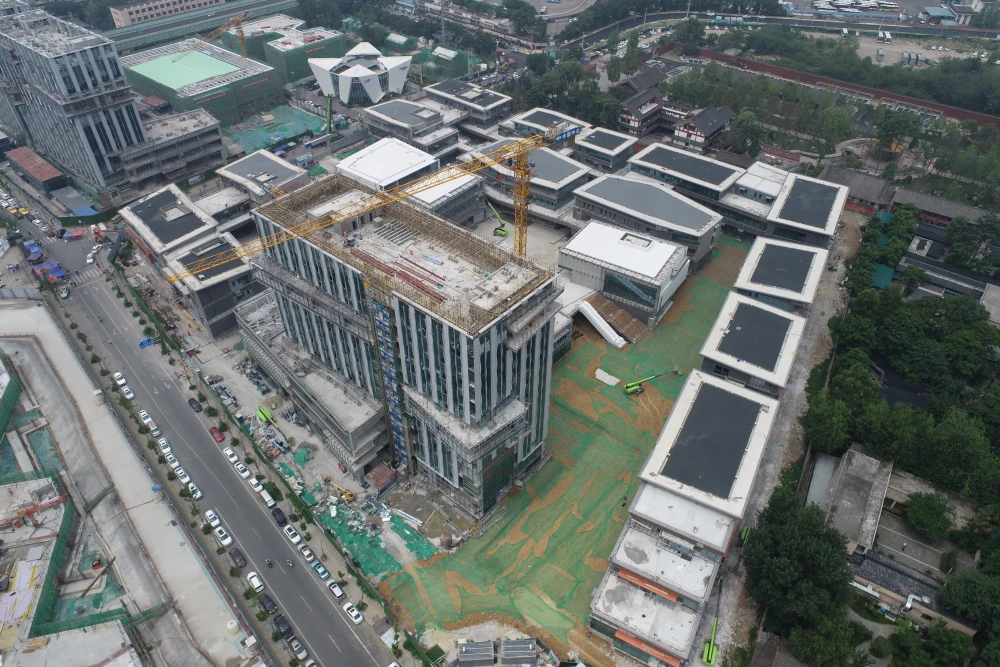 被二次元拯救的市中心老商城，从红到黑只用了一年_腾讯新闻