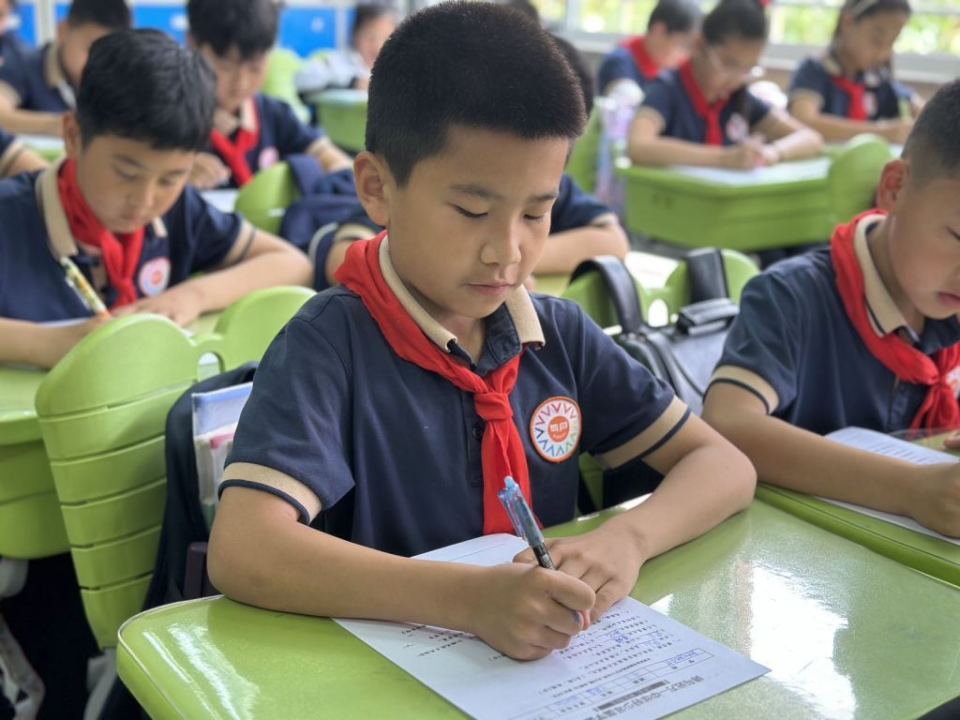诗心璀璨,梦想启航——青岛新世纪市北学校参与"诗与远方"诗词大会