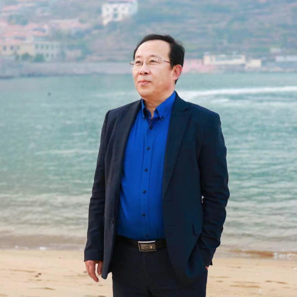 张吉宙:祝孩子们节日快乐!