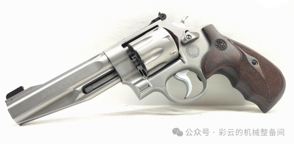 史密斯-维森新品:大师签名版model 327"世界纪录"比赛转轮手枪