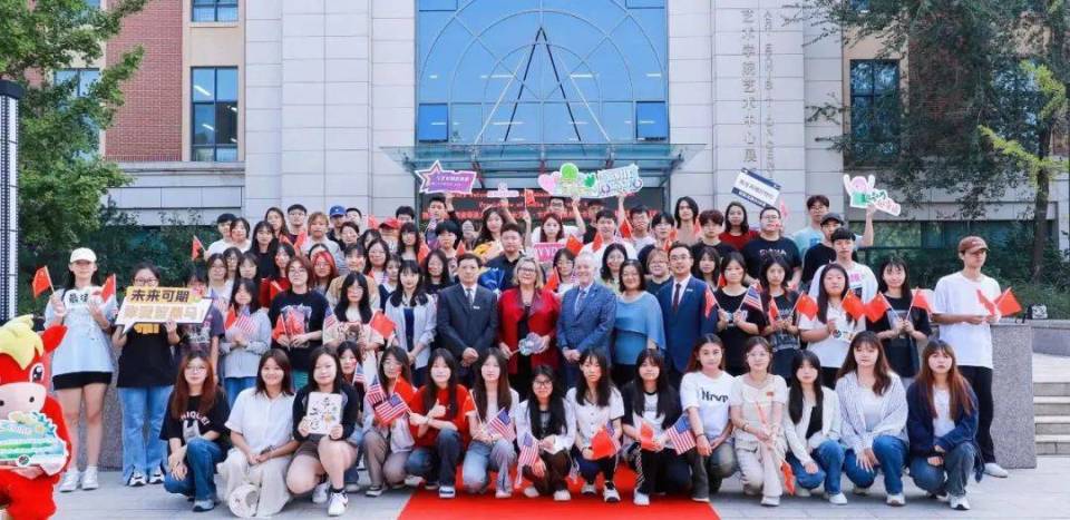 举办世界青年领导力论坛，打开学生国际视野_腾讯新闻