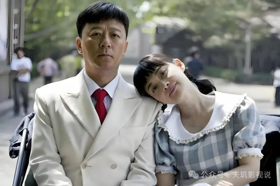 父母爱情:安杰穿裙子挑水,看似成了笑柄,实则算计江德福