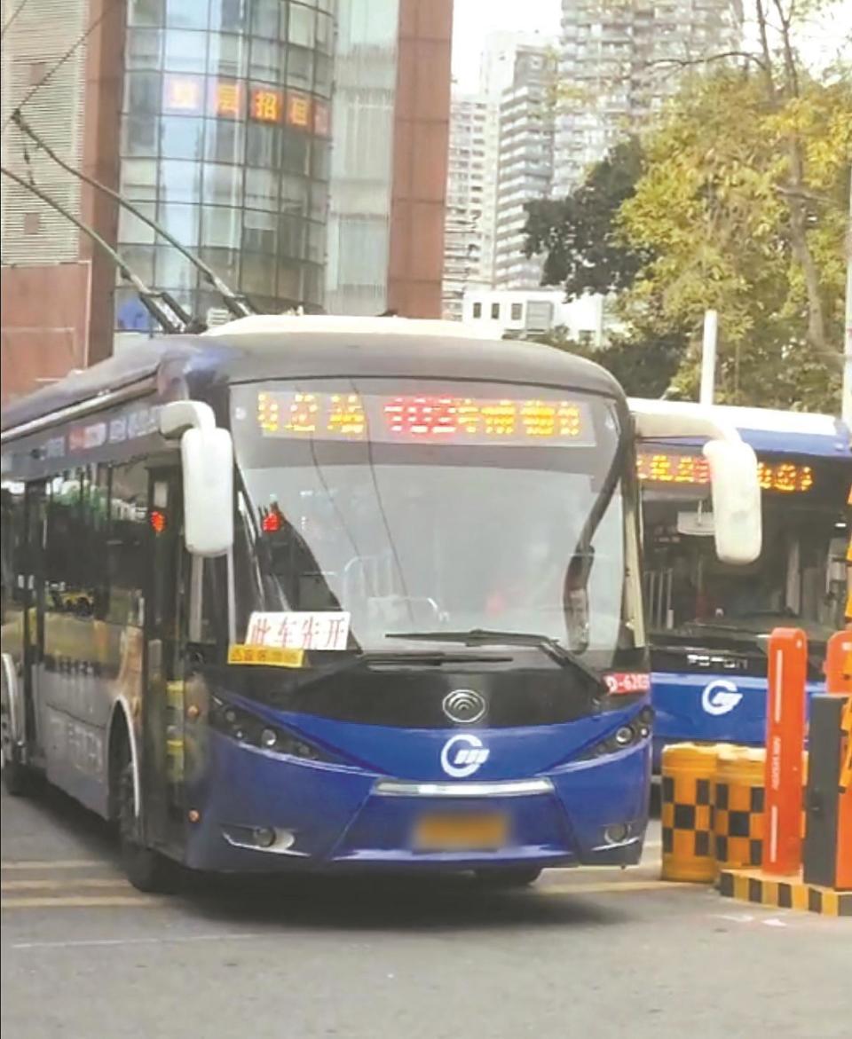 广州102路拟停运,无轨电车"江湖地位"再引热议_腾讯新闻