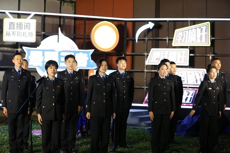 花溪公安与贵州大学联合推出"贵大无诈"反诈音乐会_腾讯新闻