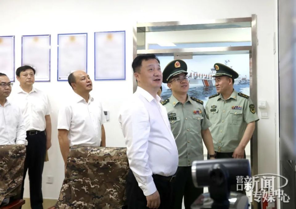 姚华明到营口海警局走访慰问