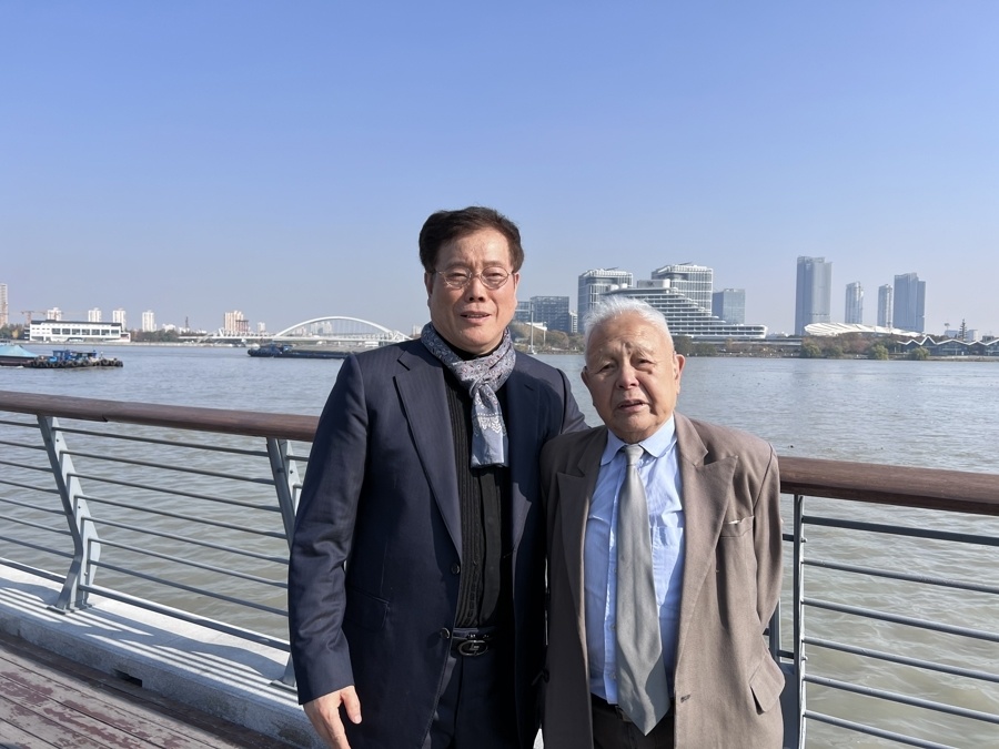 海上有客来｜93岁诗人谢冕：为当下干杯_腾讯新闻
