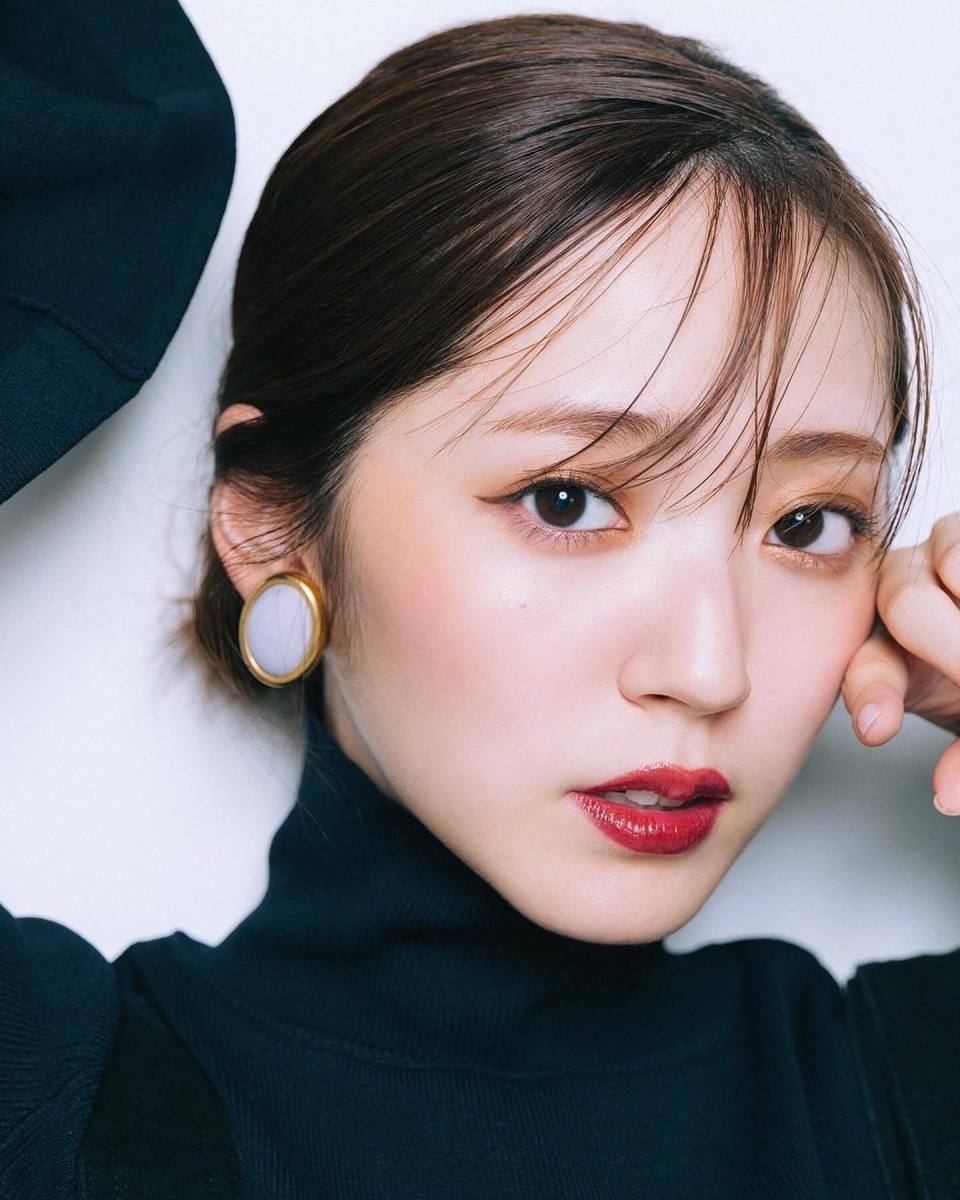 太可爱了田中碧女友铃木爱理抵达上海,用中文说谢谢感谢粉丝_腾讯新闻