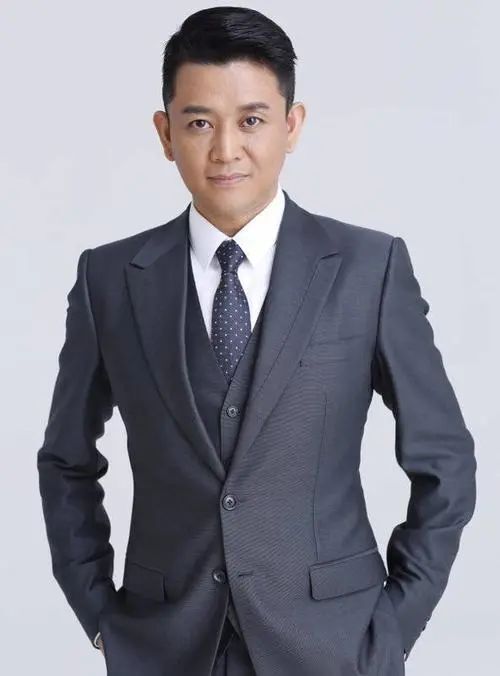 上海电视台新闻综合频道主持人,普法志愿者,法制主播,曾荣获全国主持