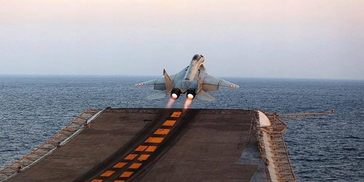 印军航母"双舰合璧"展现实力,印专家表示:"解放军落后印度"-腾讯新闻