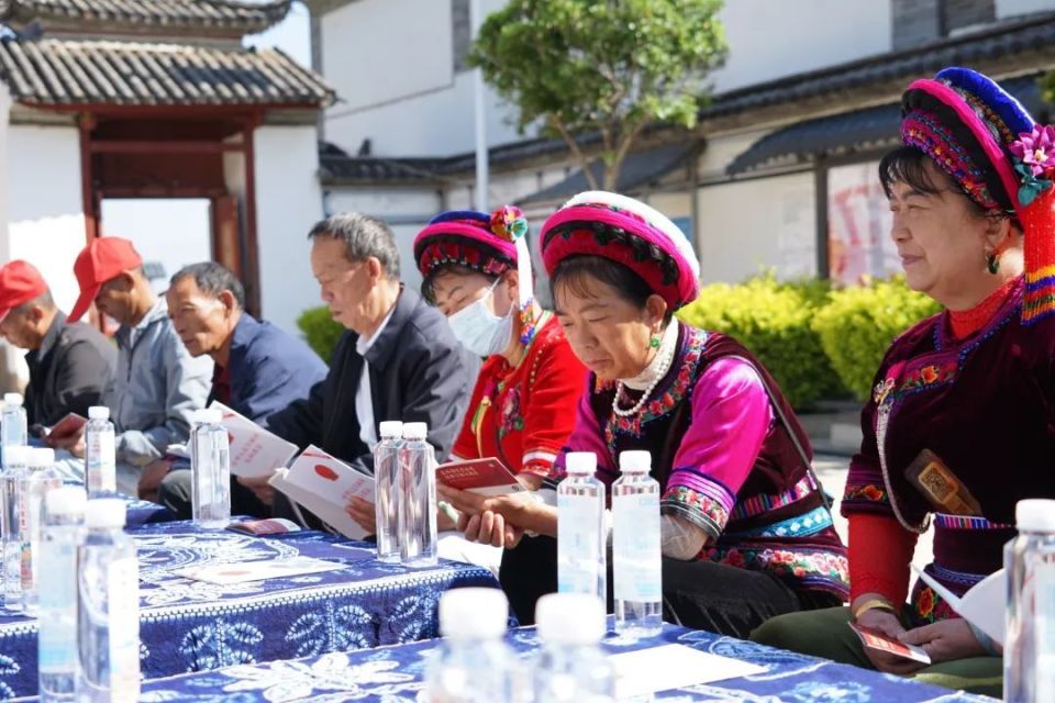 院坝围坐唠"平安" 国家安全入民心_腾讯新闻