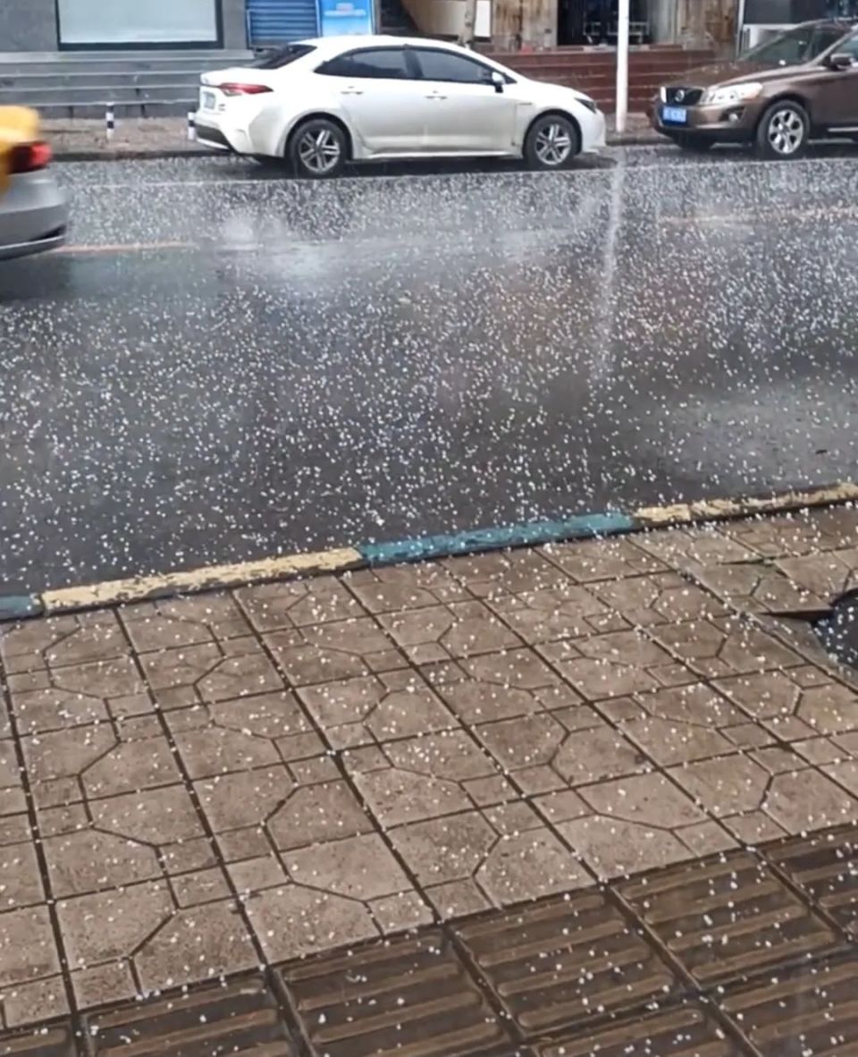 今天达州这里下冰雹了