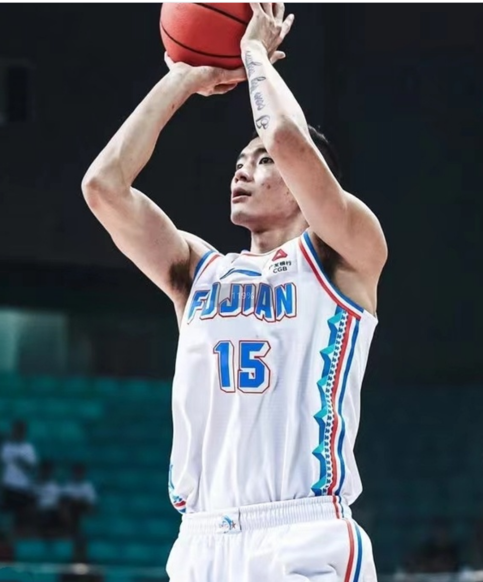 福建大将陈林坚休假发生车祸腓骨骨折,已手术或面临赛季报销