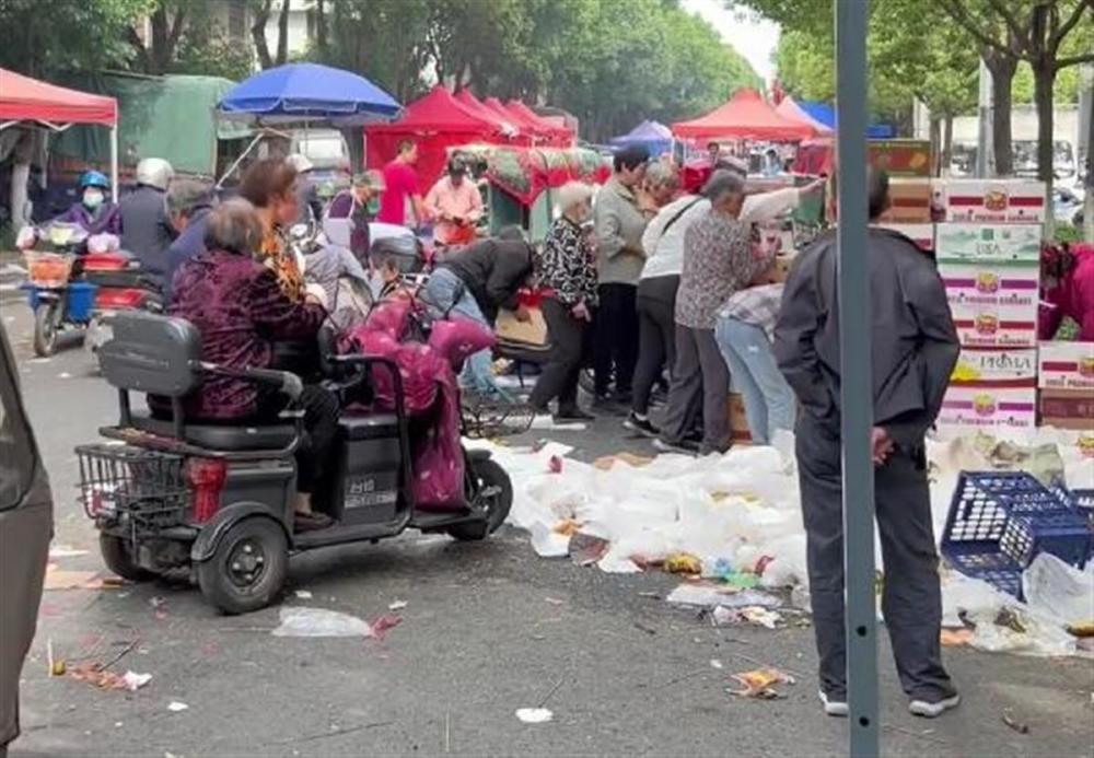 水果摊无人看守30箱香蕉被抢光？官方称与事实不符，警方介入了解真相是什么-313啦实用网