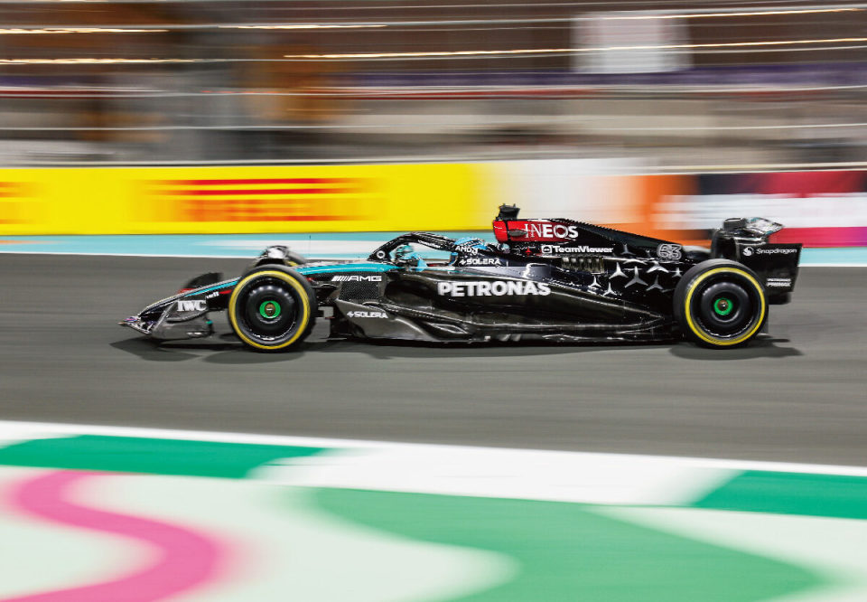 f1沙特站梅奔赛车遇到重大问题拉塞尔犯下致命错误撞到地面