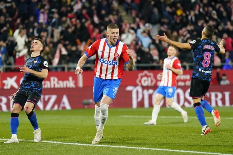 每体:哈维本来想用多夫比克替换莱万