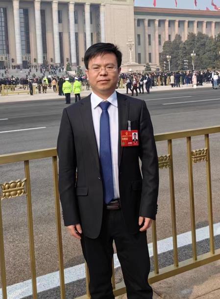 黄勇代表推进产业数字化转型需建立优势互补的合作协作体系