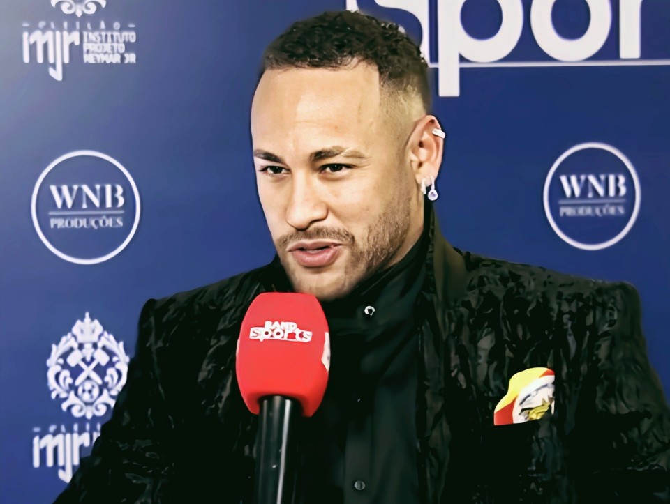 内马尔:我和梅西经常交流,他是我的朋友,镜子和偶像