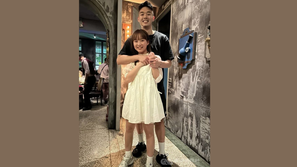 获2060万巨奖向女友求婚成功 羽毛球奥运冠军王齐麟双喜临门