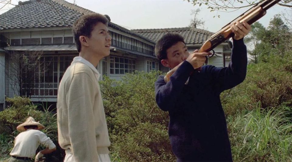 小马是暴力和权利的后代,小四则是权利和暴力的牺牲品.