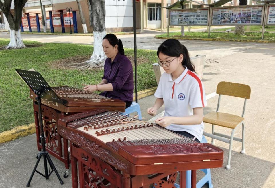 与顺德一中华南理工大学湖南师范大学签订合作协议佛山勒流中学举行