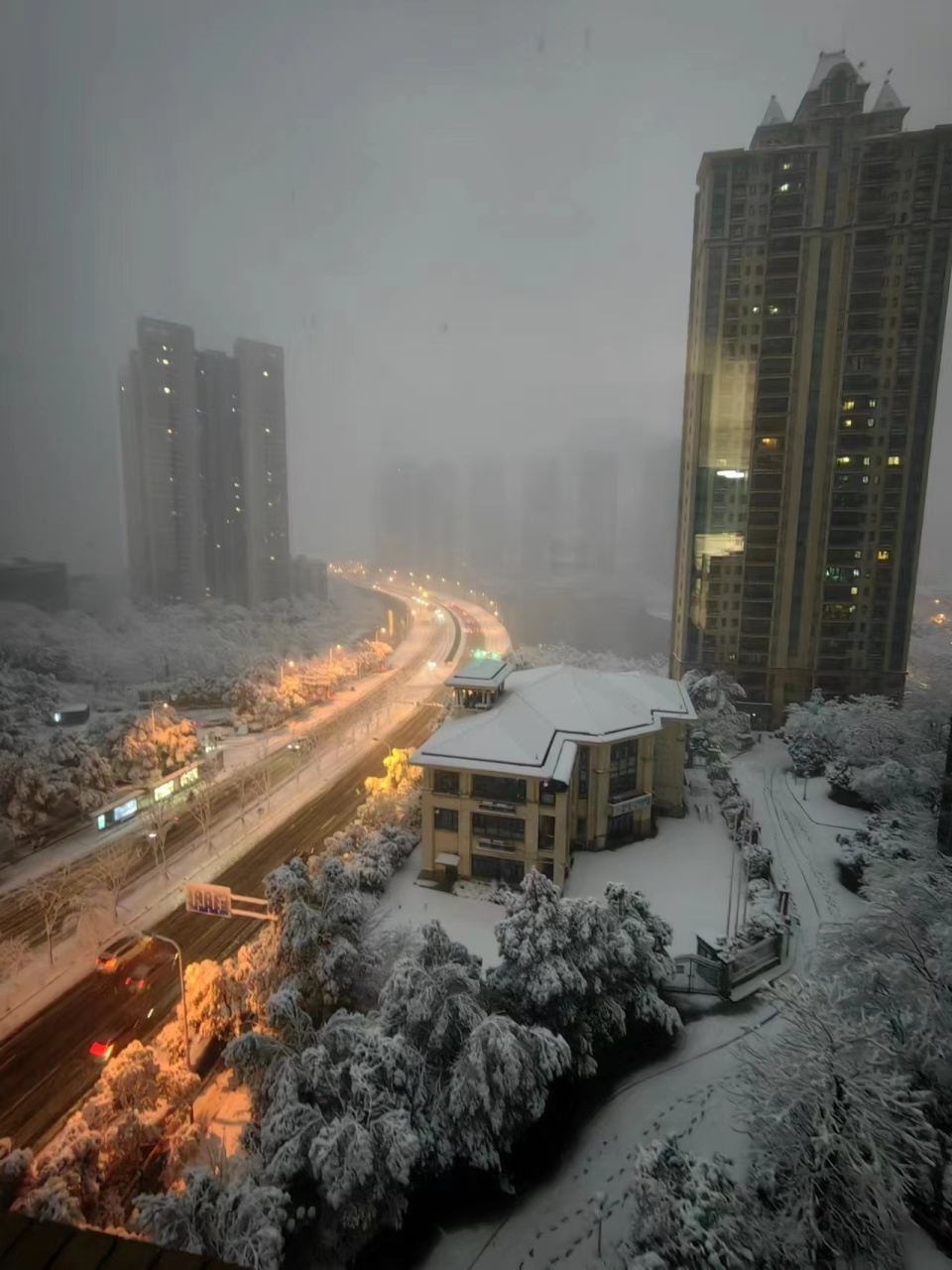 长沙下雪夜景图片