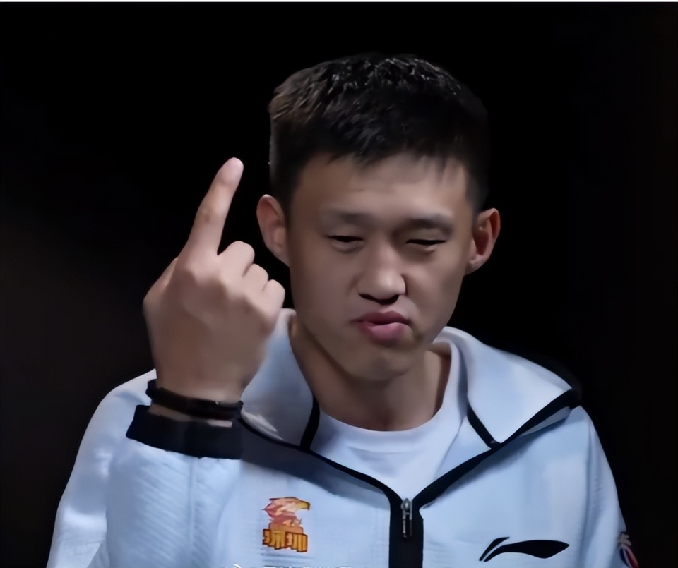 周鹏:惨败菲律宾后我把更衣室砸了 年轻队友不以为耻说自己尽力了