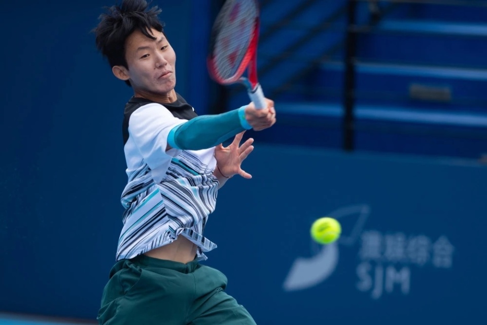 这位选手在2023年的atp ch50珠海挑战赛上杀进过八强,有一定的实力.