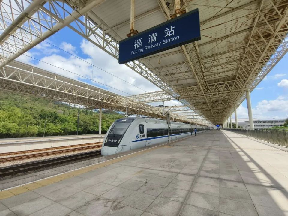 9点49分,随着d2329次动车缓缓驶出站台,标志着始发福清终达深圳北