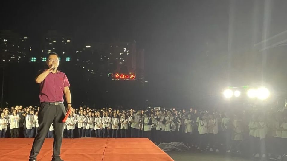超燃!直击莆田五中高考"喊楼"现场