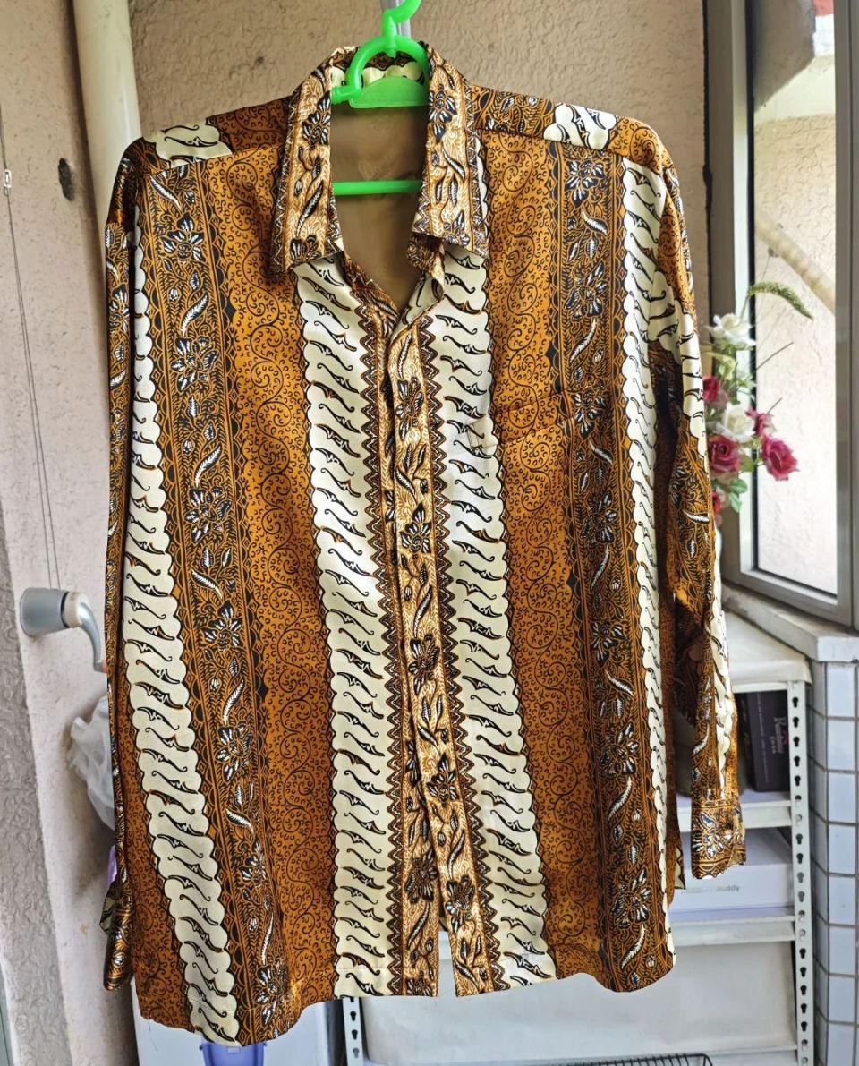 "据陈满云介绍,在印尼的不同省市,巴迪克服饰上的花色图案都不尽相同.