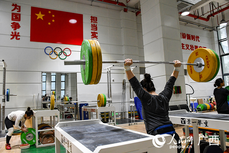 广西举重队全力备战巴黎奥运会和粤港澳全运会