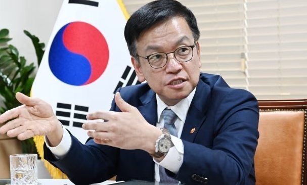 韩财长韩国已从中国经济受益者变成竞争对手