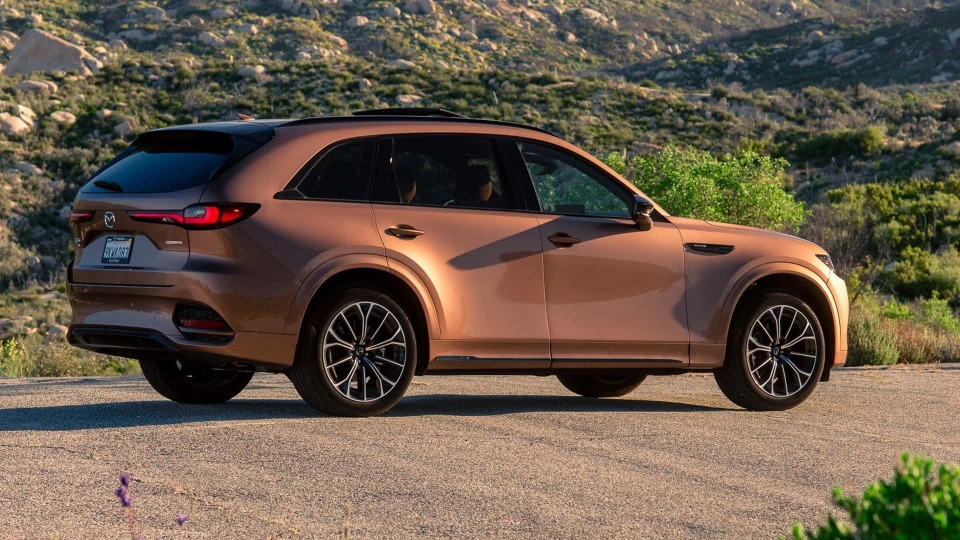 全新"马自达cx-70"海外现身,6座布局,搭3.3t直6引擎!