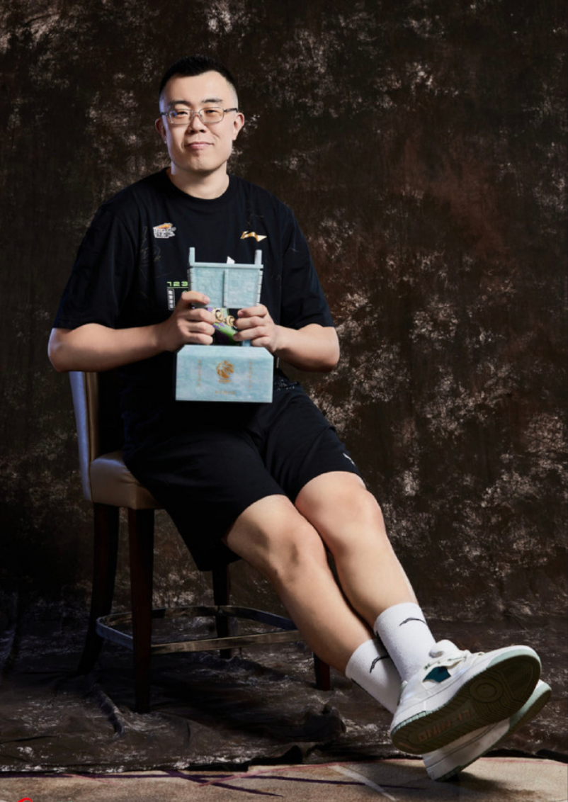 郭艾伦睡懒觉错过辽篮冠军写真拍摄连续两年没赶上谁给我补两张