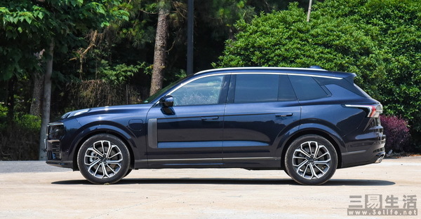 领克09亚运行政版大五座上市指导价2899万元