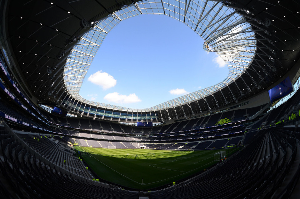 根据维基百科显示,托特纳姆热刺球场的容量是62850人.(mageth)