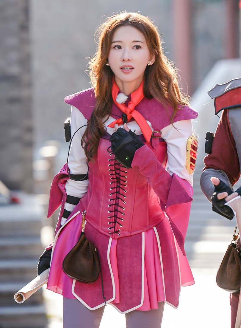 林志玲cos小乔,脖子以下全是腿,可惜没有戴假发,大乔造型绝美