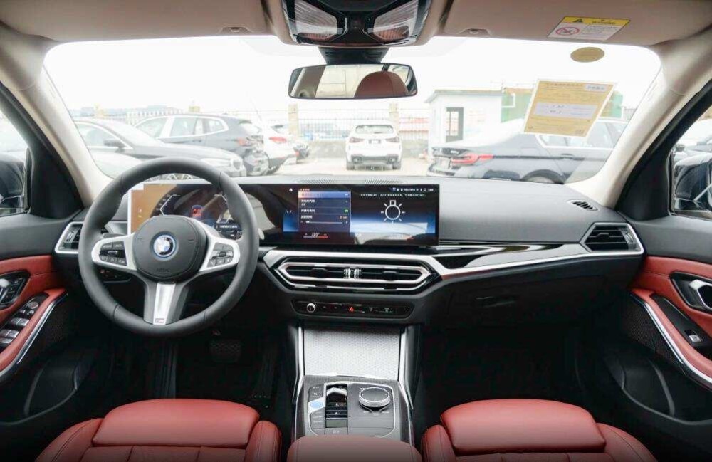 实拍新款宝马i3续航592km5秒级破百还带空悬不宝马3系香